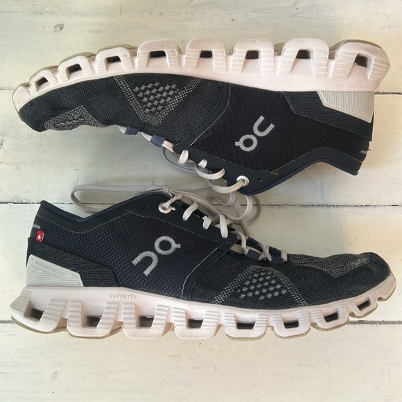 On Cloud Helion Black Women’s Running Shoe Size 7 - Picture 2 of 11